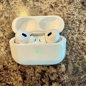 EUC Apple AirPods Pro 2
